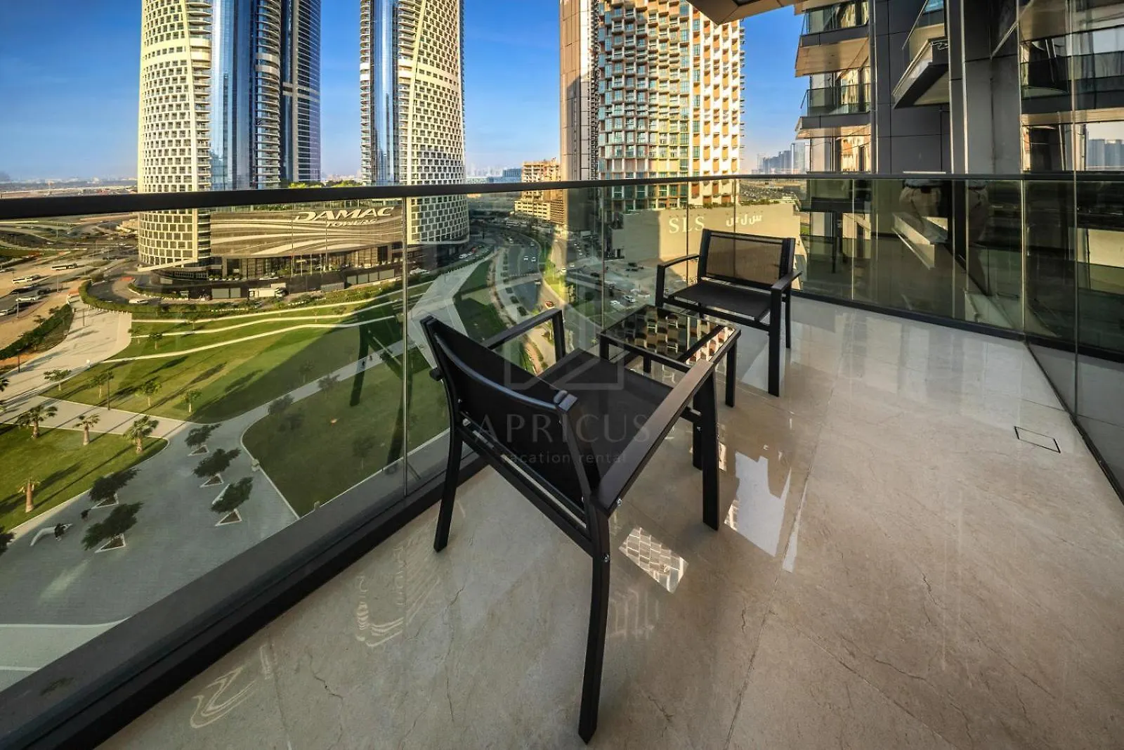 Classy 1 Bedroom In Nobles Tower 두바이