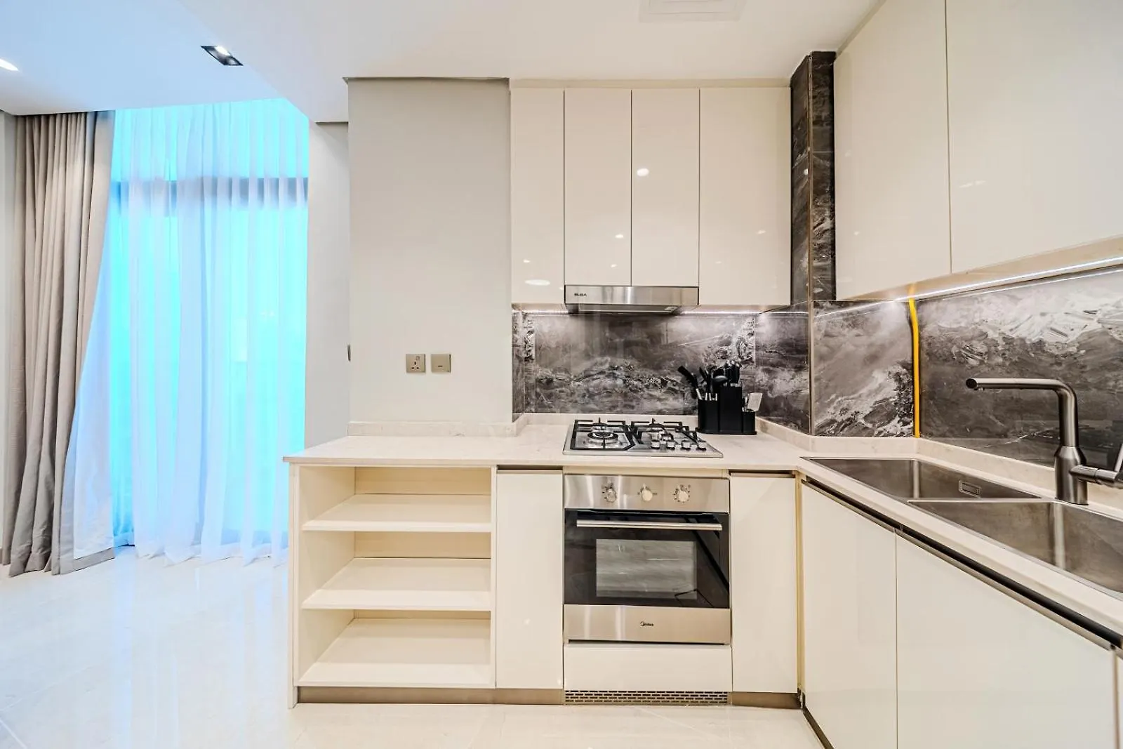 Classy 1 Bedroom In Nobles Tower 두바이