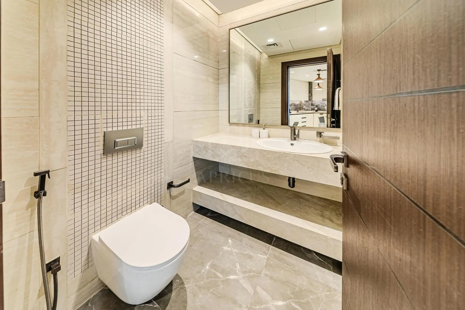Classy 1 Bedroom In Nobles Tower 두바이 아파트